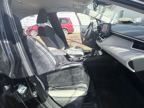 Used 2022 Toyota Corolla LE image 2