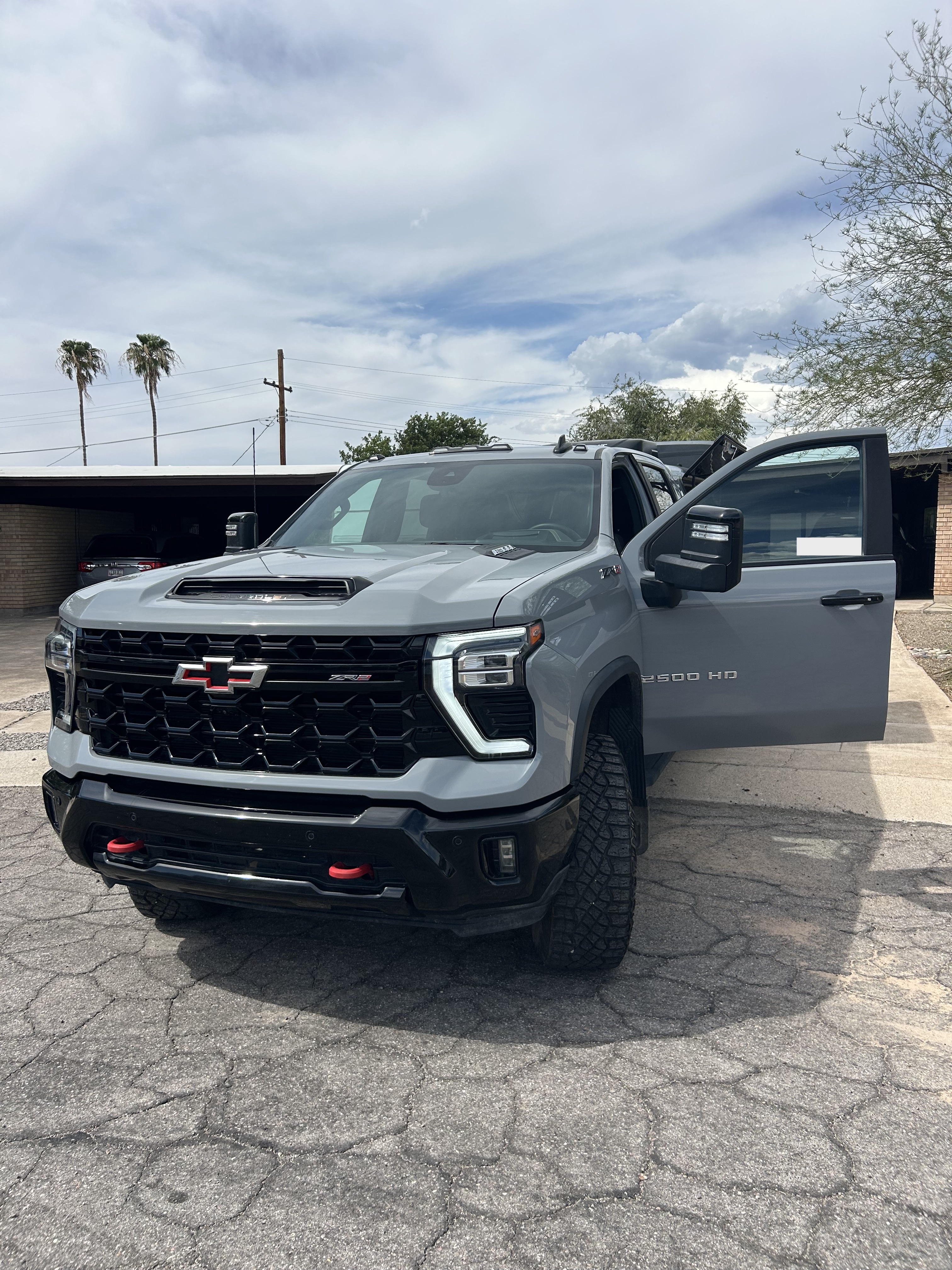 Used 2025 Chevrolet Silverado 2500 ZR2 w/ Technology Package AWD/4WD image 4