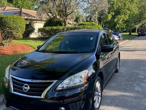Used 2014 Nissan Sentra SR w/ SR Driver Package FWD image 2