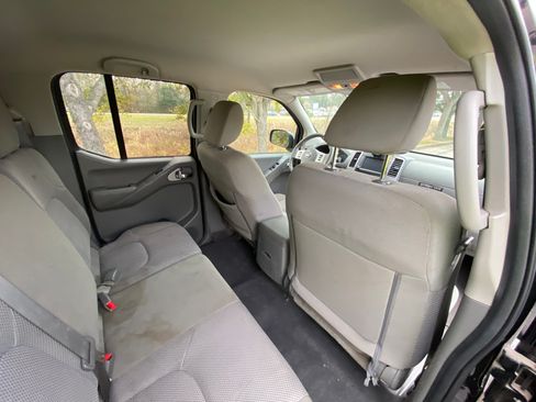 Used 2019 Nissan Frontier SV image 24