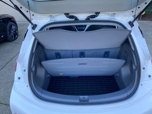 Used 2019 Chevrolet Bolt Premier w/ Infotainment Package image 8