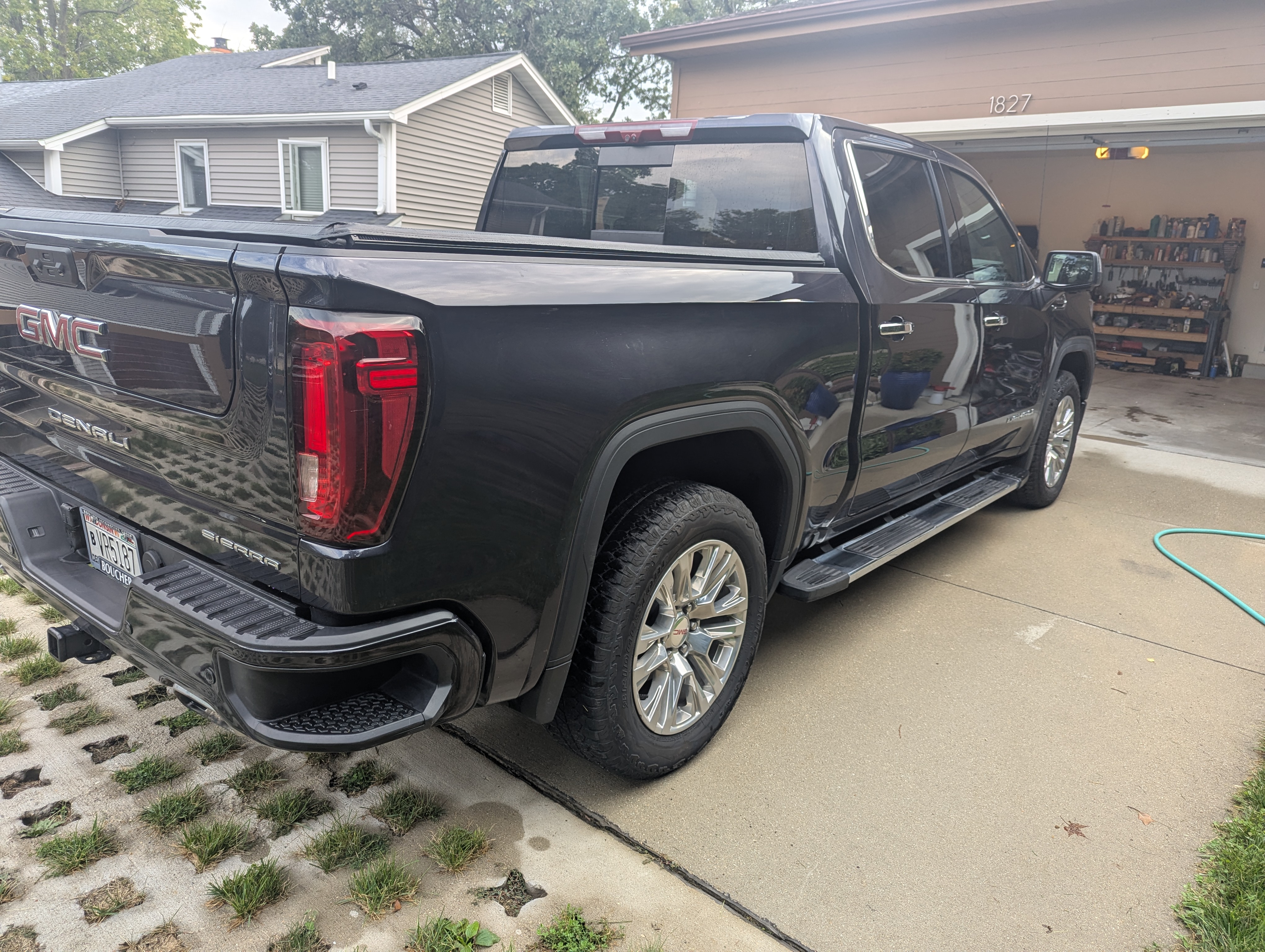 Used 2025 GMC Sierra 1500 Denali w/ Technology Package AWD/4WD image 8