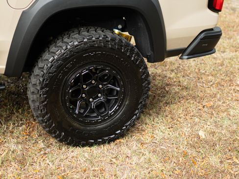 Used 2024 Chevrolet Colorado ZR2 w/ ZR2 Bison Edition image 23