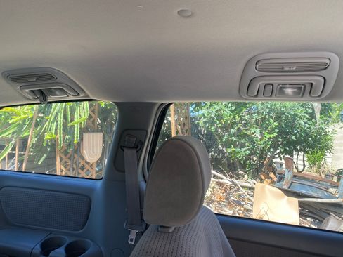 Used 2006 Toyota Sienna LE w/ LE Pkg 2 FWD image 12
