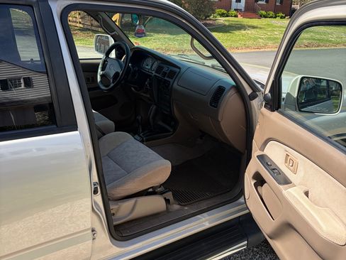 Used 1999 Toyota 4Runner SR5 image 6