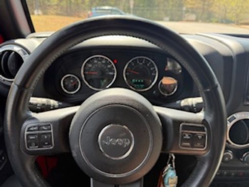 Used 2015 Jeep Wrangler Unlimited Rubicon w/ Dual Top Group image 16