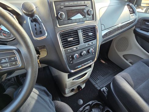 Used 2014 Dodge Grand Caravan American Value Package image 11