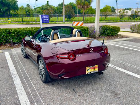 Used 2025 MAZDA MX-5 Miata image 11