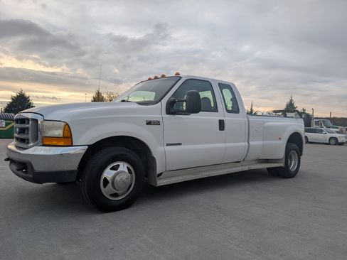 Used 1999 Ford F350 2WD SuperCab DRW Super Duty image 1