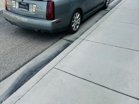 Used 2006 Cadillac STS V8 w/ Preferred Equipment Group image 6