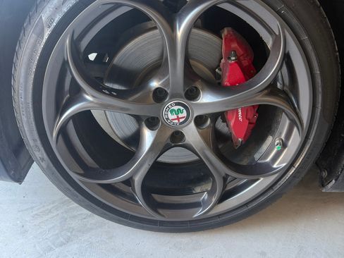 Used 2017 Alfa Romeo Giulia Ti w/ TI 19" Sport Package RWD image 14