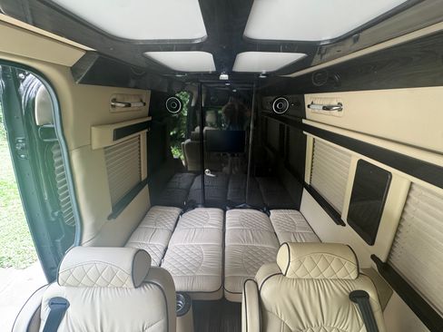 Used 2021 Mercedes-Benz Sprinter 2500 image 12