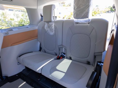 Used 2025 Volkswagen ID. Buzz 1st Edition image 11