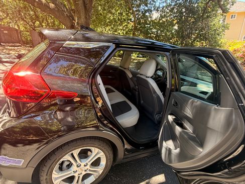 Used 2019 Chevrolet Bolt LT FWD image 5