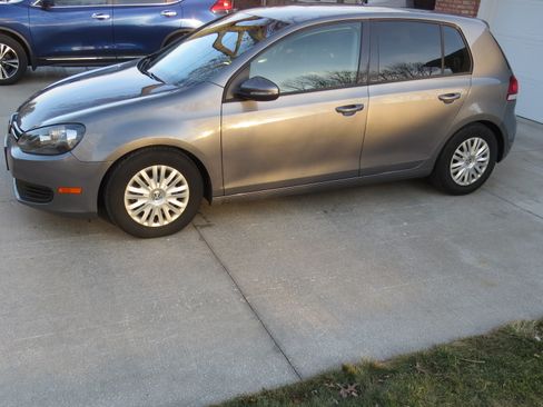 Used 2012 Volkswagen Golf 4-Door image 8