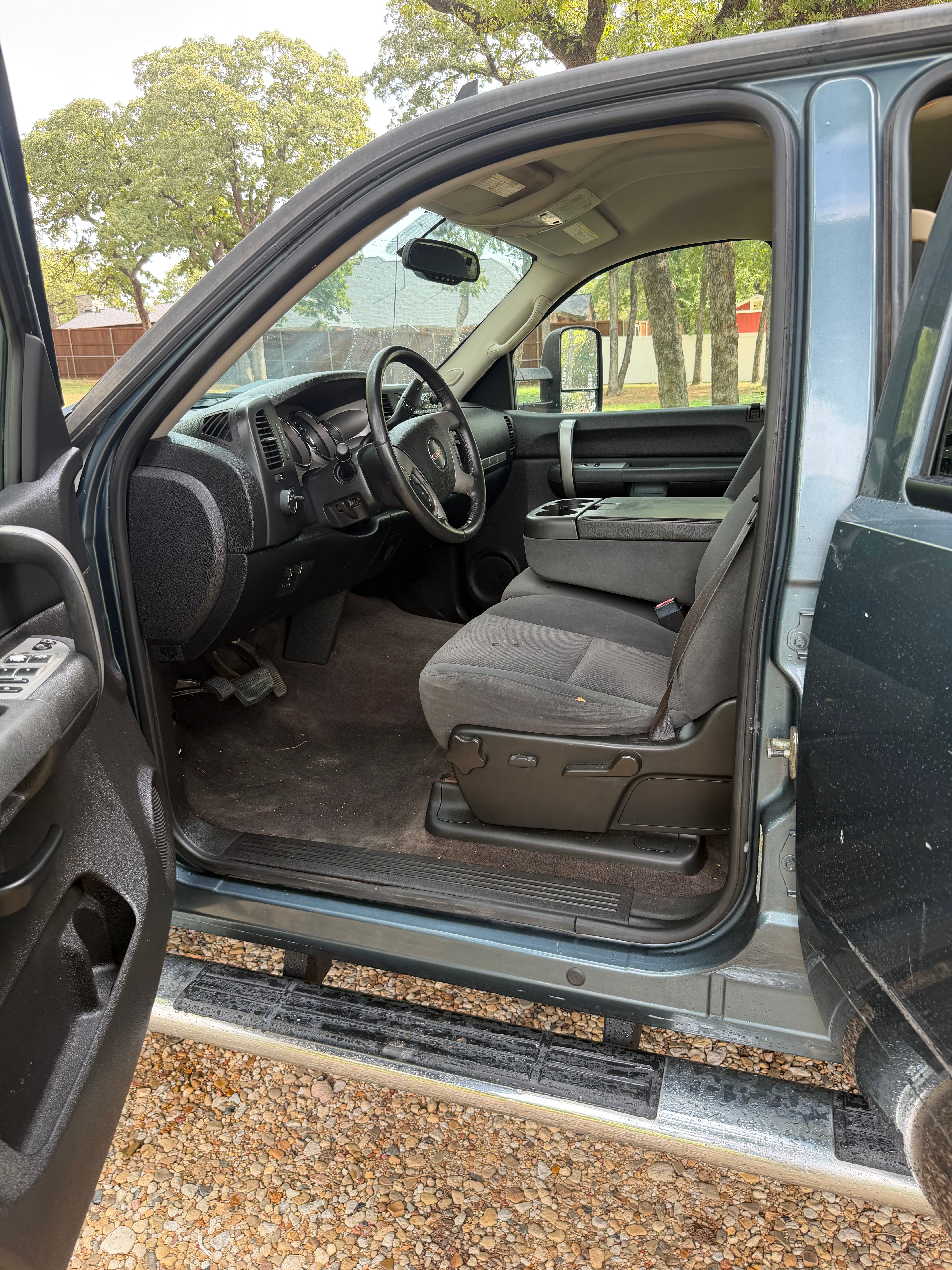 Used 2007 GMC Sierra 2500 SLE w/ Z71 Off-Road Package AWD/4WD image 8