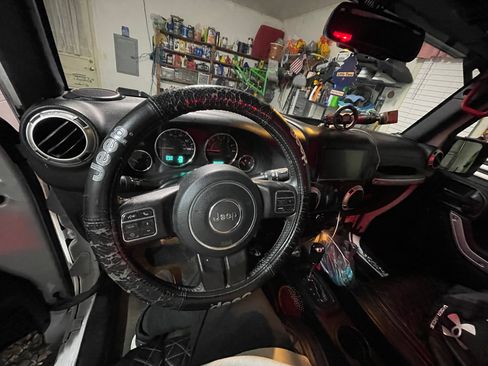 Used 2018 Jeep Wrangler Sahara w/ Connectivity Group image 5