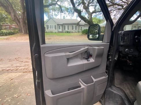 Used 2017 Chevrolet Express 3500 LT w/ LT Preferred Equipment Group image 30