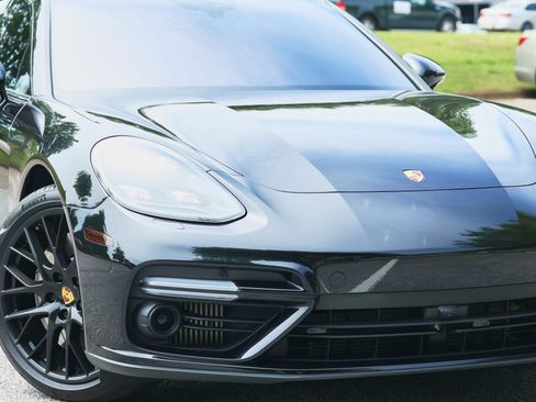 Used 2018 Porsche Panamera Turbo image 4