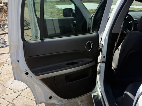 Used 2011 Chevrolet HHR LT image 13