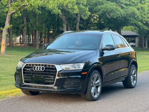 Used 2017 Audi Q3 2.0T Premium Plus w/ Premium Plus Package AWD/4WD image 2