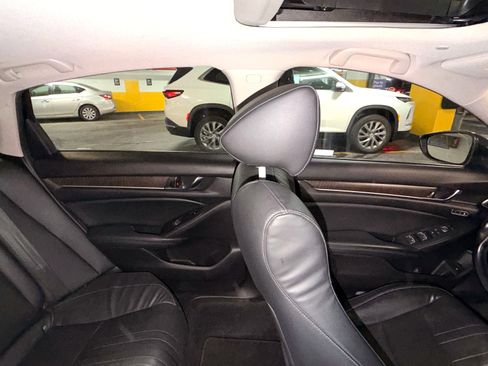 Used 2018 Honda Accord Touring image 17