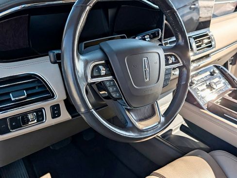 Used 2022 Lincoln Navigator Reserve image 6