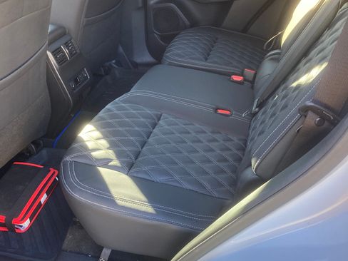 Used 2024 Mitsubishi Outlander 4WD Plug-In Hybrid image 8