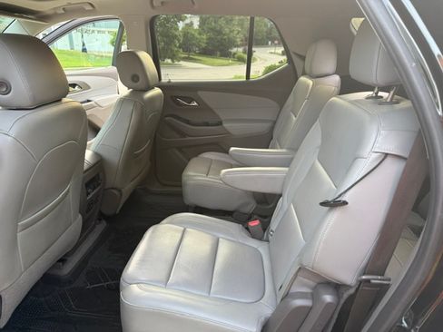 Used 2019 Chevrolet Traverse Premier w/ Driver Confidence II Package FWD image 9