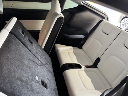 Used 2022 Tesla Model Y Long Range image 13