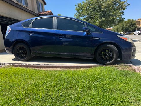 Used 2012 Toyota Prius Two FWD image 1