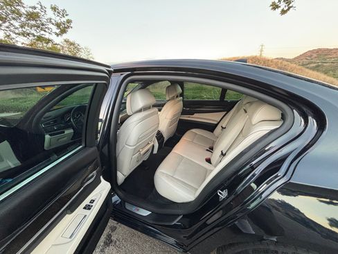 Used 2013 BMW 750i RWD image 5