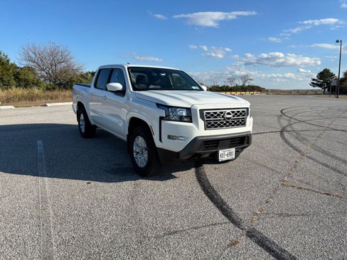 Used 2024 Nissan Frontier SV w/ SV Convenience Package image 2