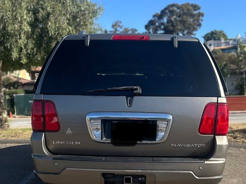 Used 2004 Lincoln Navigator Sport Utility 4D image 5