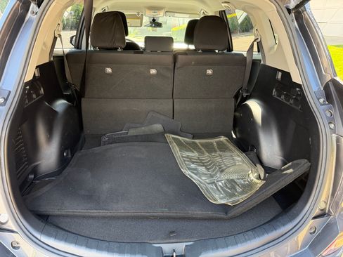 Used 2018 Toyota RAV4 LE FWD image 12