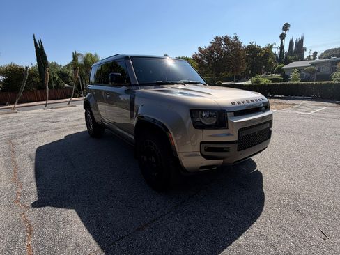 Used 2025 Land Rover Defender 110 AWD/4WD image 9