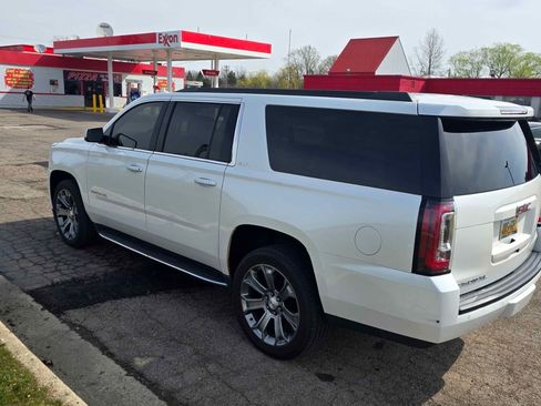 Used 2016 GMC Yukon XL SLT w/ Open Road Package AWD/4WD image 2