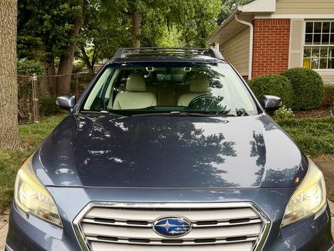 Used 2017 Subaru Outback 2.5i Limited AWD/4WD image 2