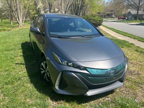 Used 2017 Toyota Prius Prime Premium image 1