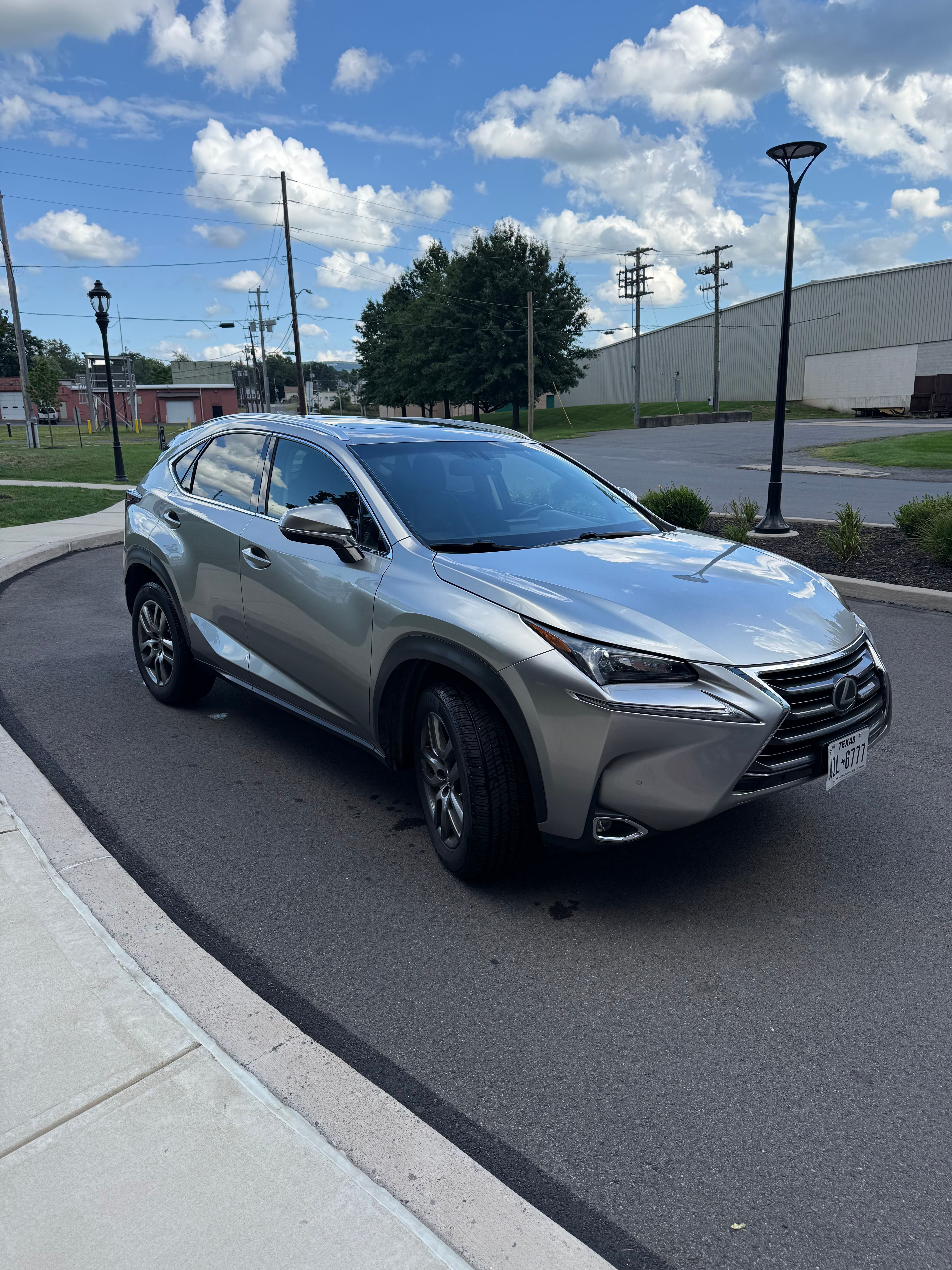 Used 2015 Lexus NX 200t FWD w/ Luxury Package image 2