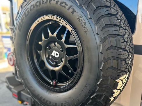 Used 2025 INEOS Grenadier image 13