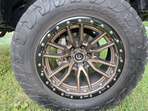 Used 2021 Toyota Tacoma Limited image 10