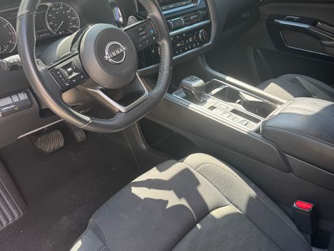 Used 2022 Nissan Pathfinder SV FWD image 9