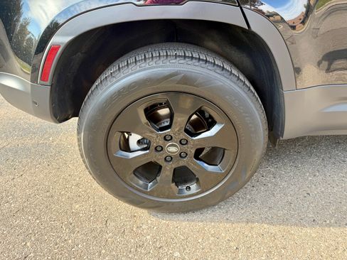 Used 2024 Land Rover Defender 110 S image 5