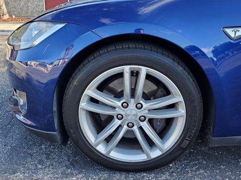 Used 2015 Tesla Model S 70 image 9