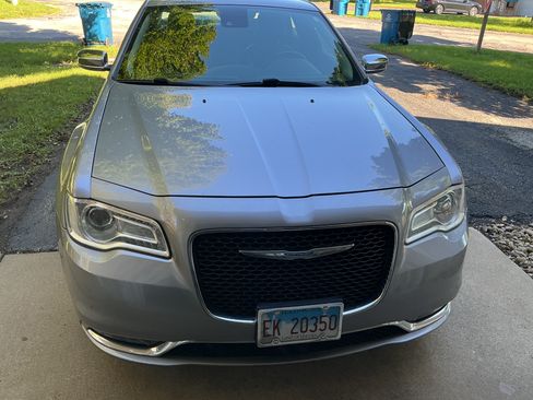 Used 2017 Chrysler 300 C w/ Safetytec Plus Group RWD image 5