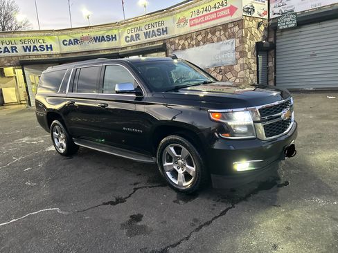 Used 2016 Chevrolet Suburban LT w/ Luxury Package image 2