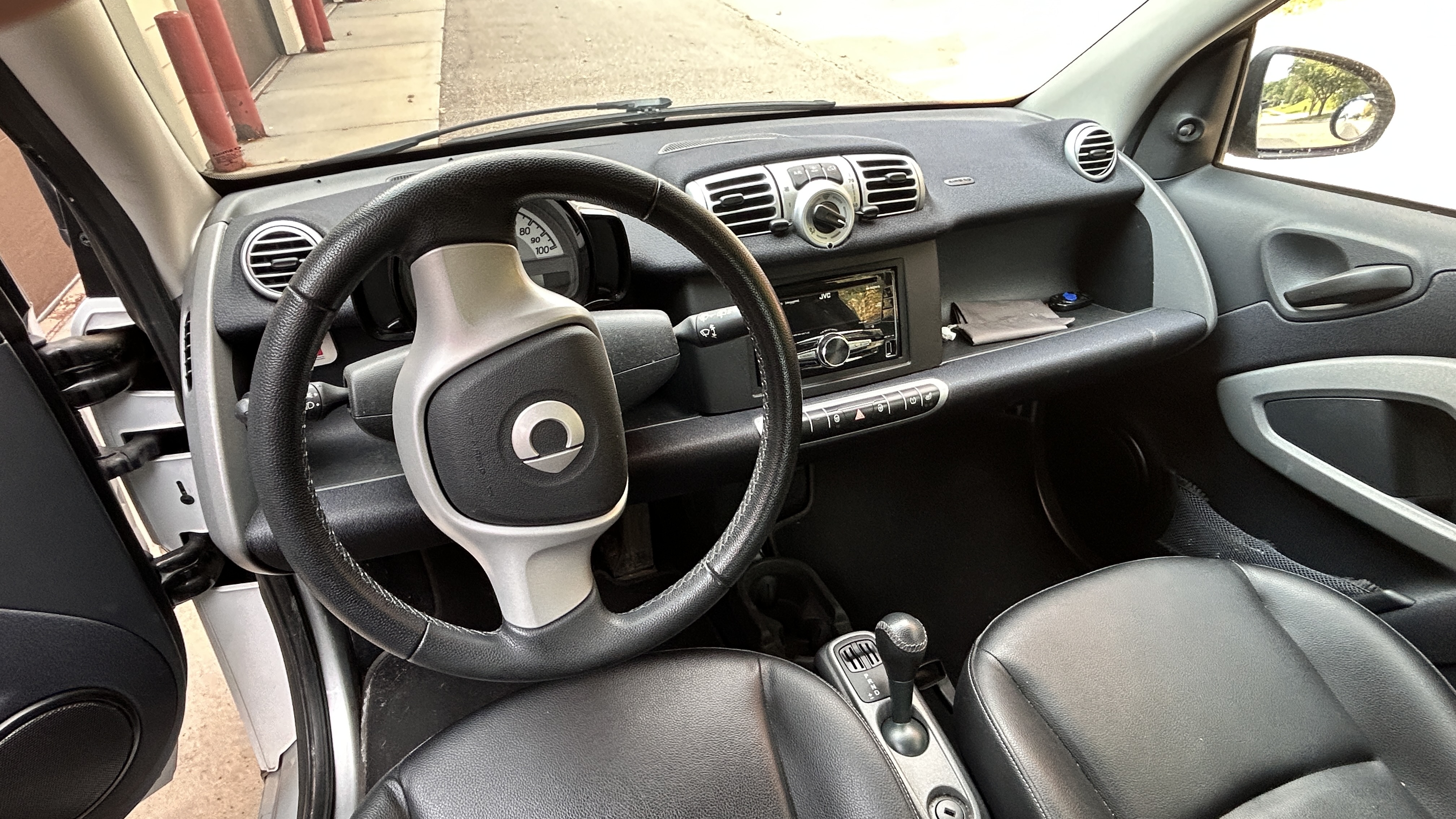 Used 2014 smart fortwo pure RWD image 11