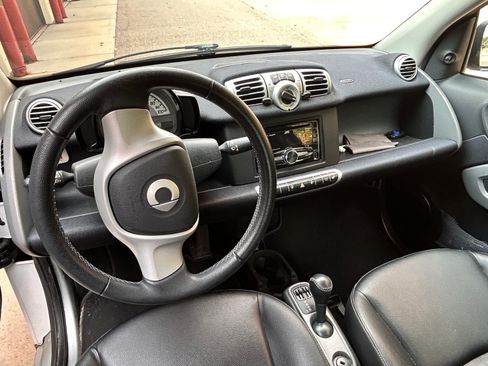 Used 2014 smart fortwo pure RWD image 11