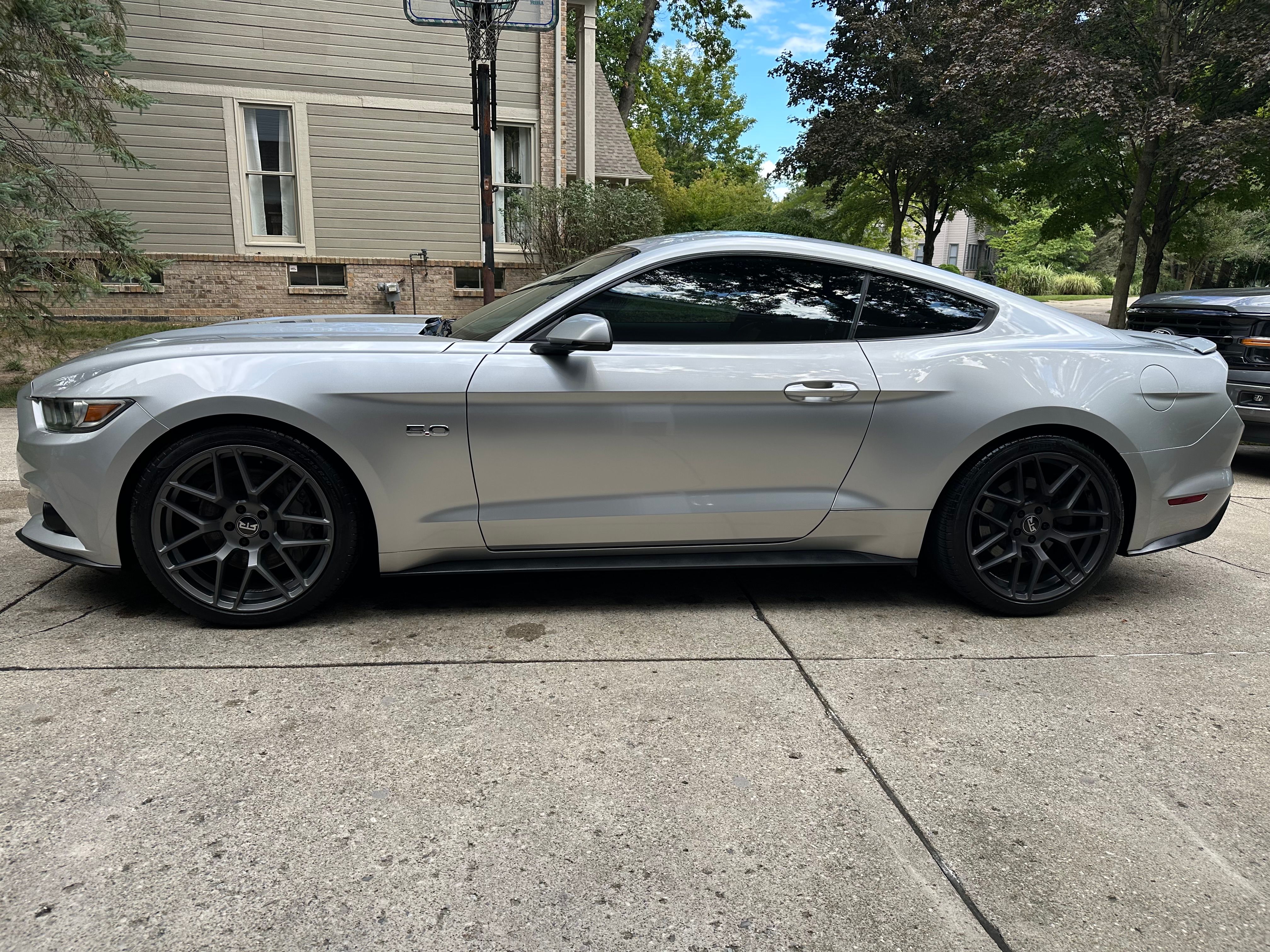 Used 2016 Ford Mustang GT Premium RWD image 8